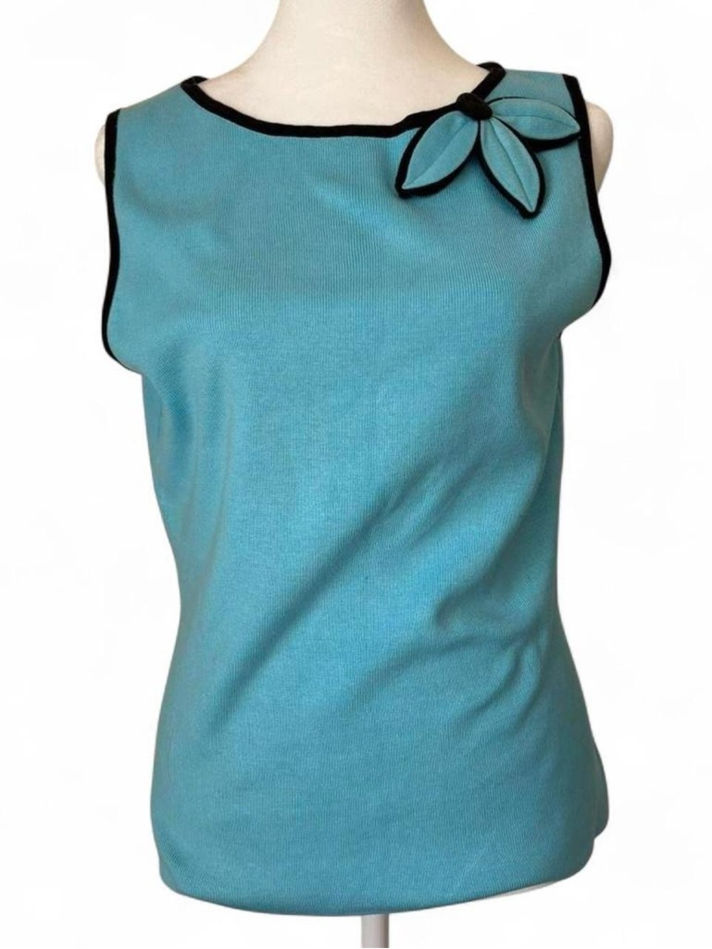 Silk blend Mod style sleeveless knit top with black trim and 3d flower size M